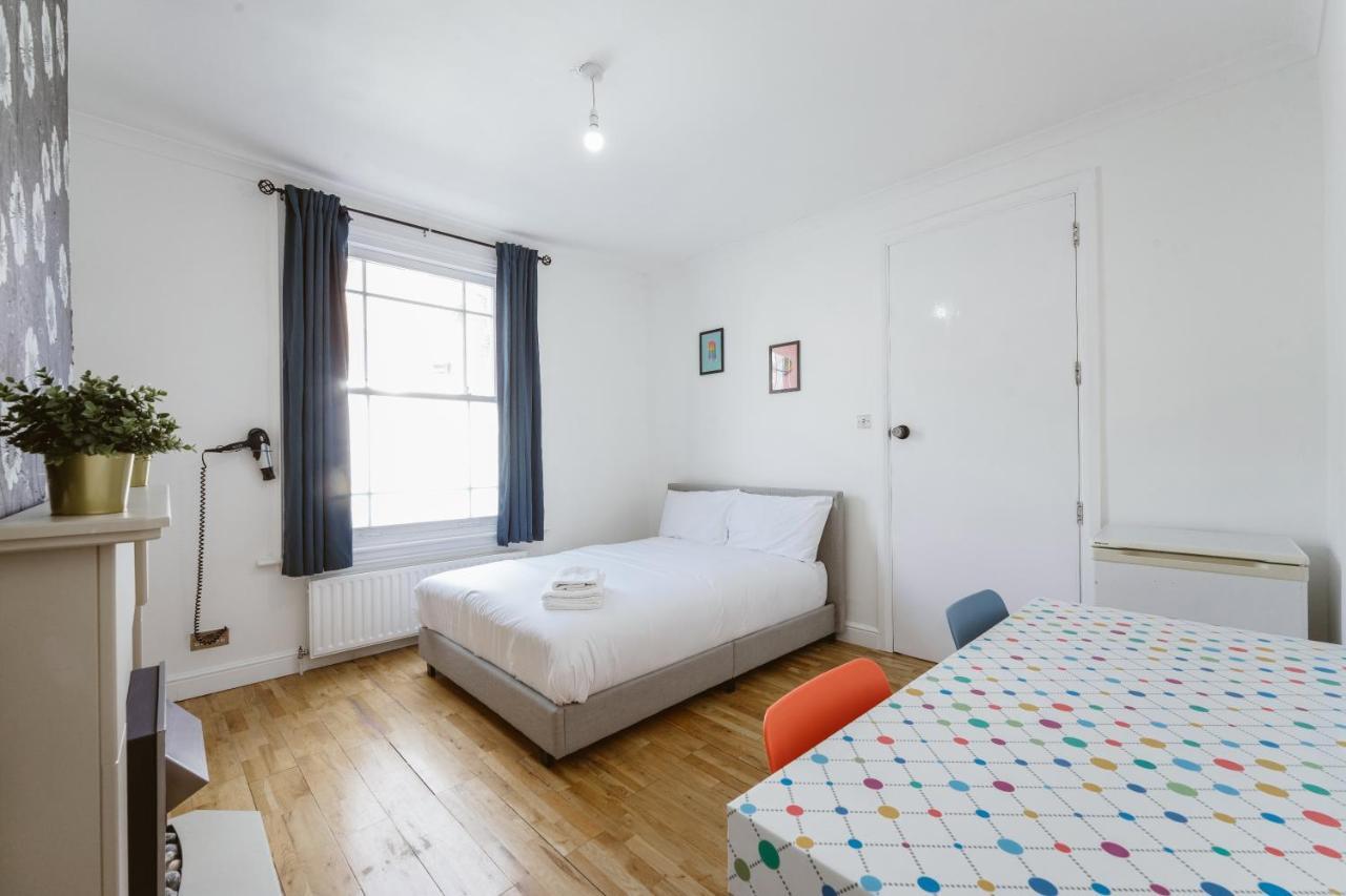 Guest house Great In Stepney Station - 12 London