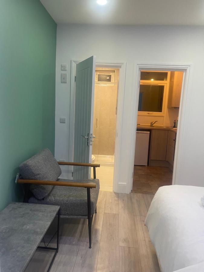 East Self Check In Apartment