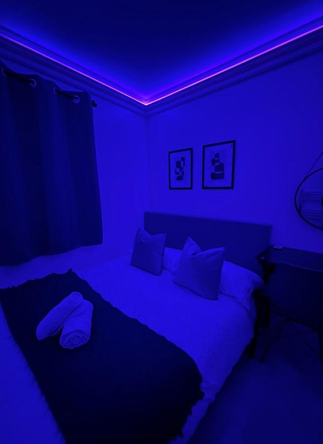 Modern Single In Kensington * London