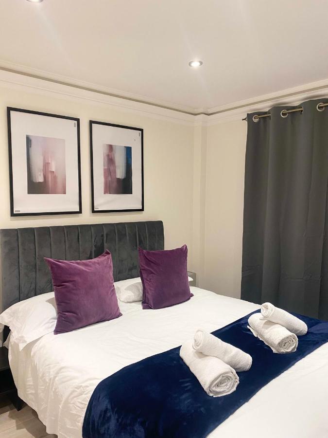 Stylish En Double Kensington Apartment London