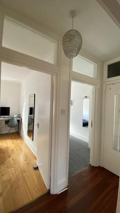 2 Bedroom Flat In Camberwell - Location With Excellent Connections To Tourist Attractions And Main Airports Apartment