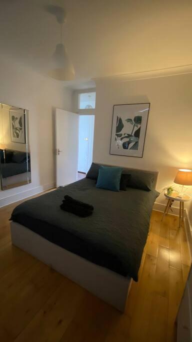 Apartment 2 Bedroom Flat In Camberwell - Location With Excellent Connections To Tourist Attractions And Main Airports *