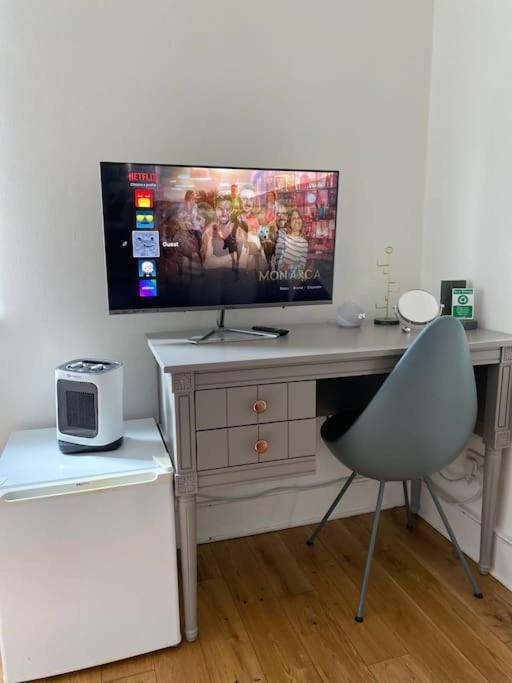 2 Bedroom Flat In Camberwell - Location With Excellent Connections To Tourist Attractions And Main Airports Apartment