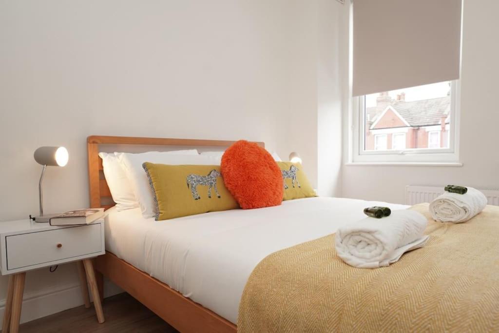 Newly Renovated Modern 4 Bed 3 Bath Apartamento *