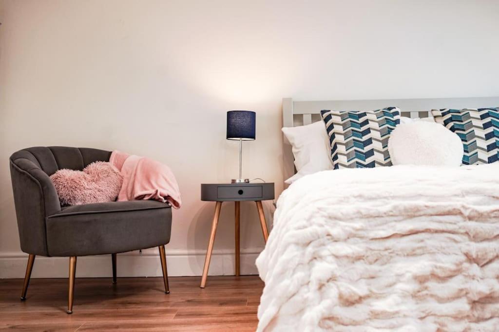 Newly Renovated Modern 4 Bed 3 Bath Apartamento *
