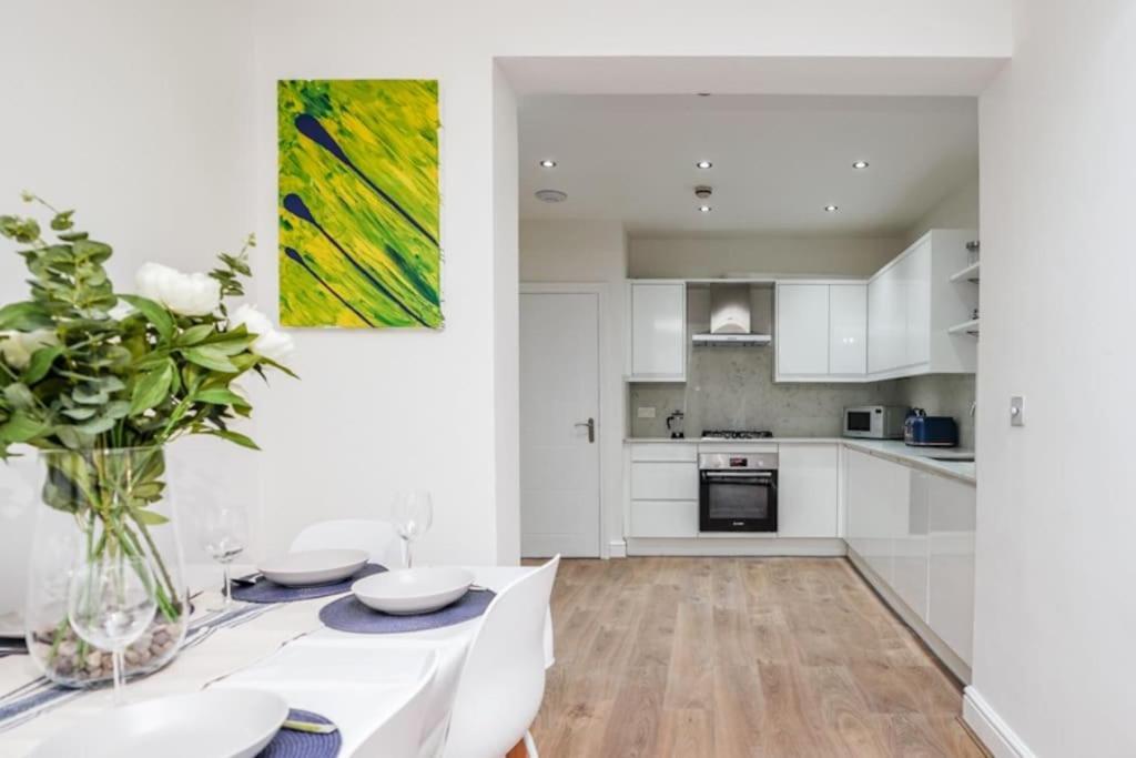 Apartamento Newly Renovated Modern 4 Bed 3 Bath *