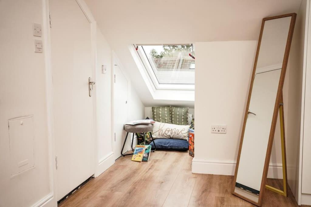 Newly Renovated Modern 4 Bed 3 Bath Apartamento