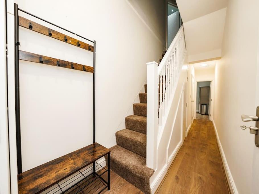Apartamento Newly Renovated Modern 4 Bed 3 Bath *
