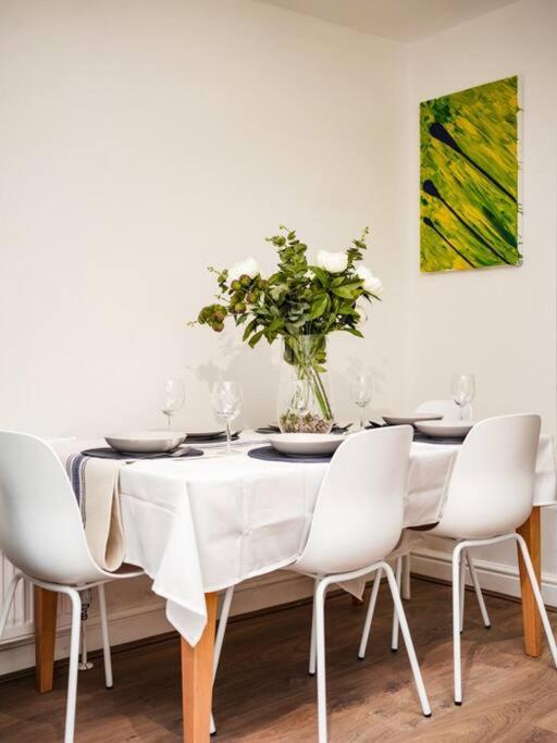 Apartamento Newly Renovated Modern 4 Bed 3 Bath *