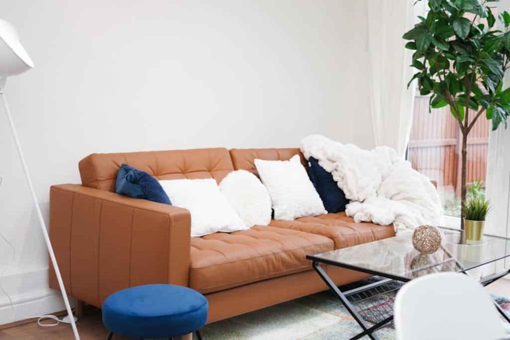 Newly Renovated Modern 4 Bed 3 Bath Apartamento