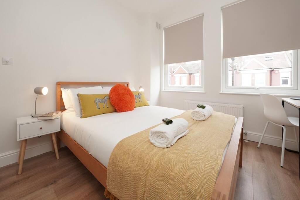 Newly Renovated Modern 4 Bed 3 Bath Apartamento Londres