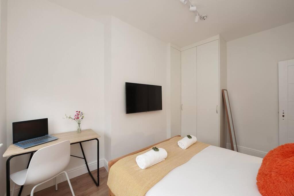 Newly Renovated Modern 4 Bed 3 Bath Apartamento