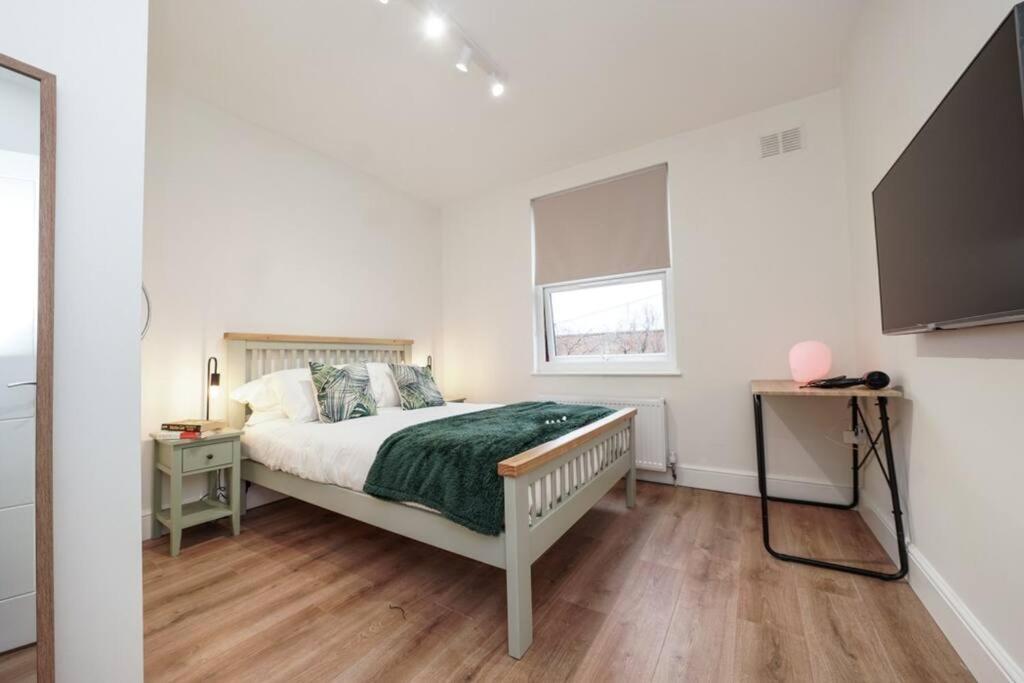 Newly Renovated Modern 4 Bed 3 Bath Apartamento *