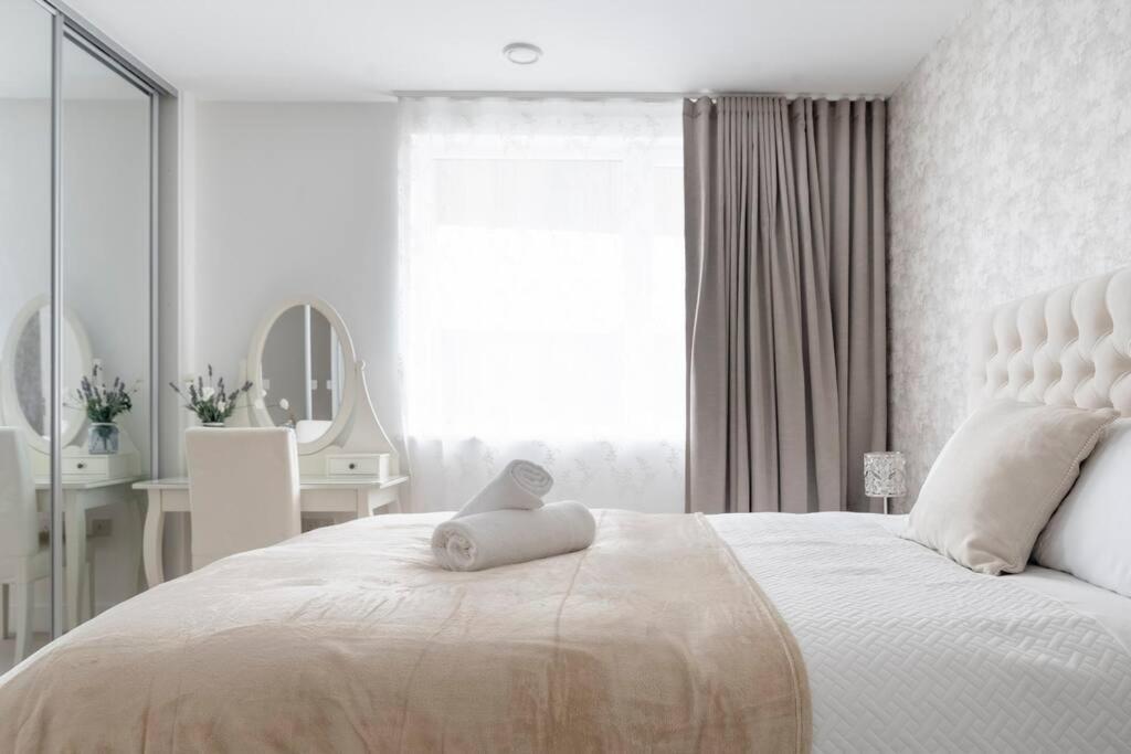 Apartamento Lovely En-suite Flat With Balcony And Parking.