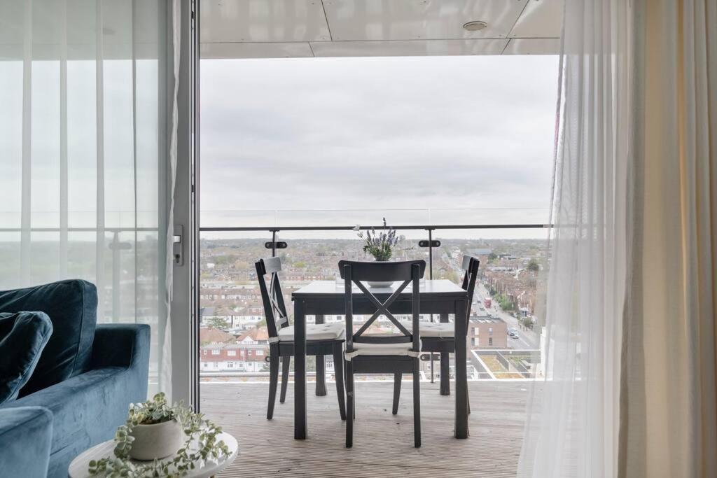Lovely En-suite Flat With Balcony And Parking. Apartamento *
