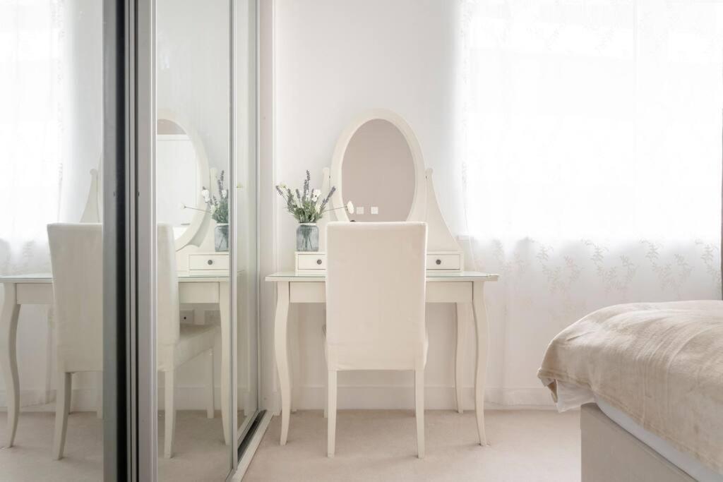 Lovely En-suite Flat With Balcony And Parking. Apartamento *
