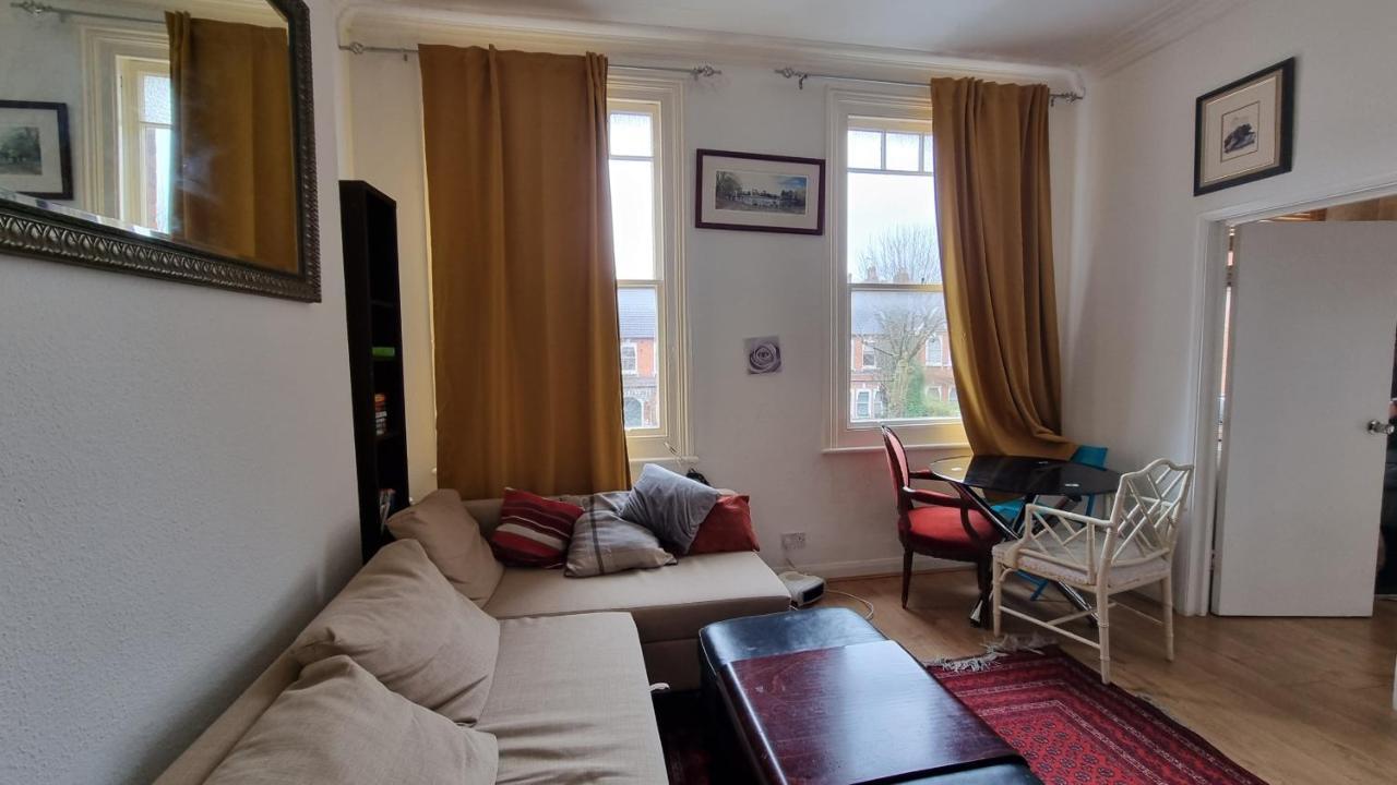 Bed & Breakfast Extra Large One Bedroom Flat With Parking London