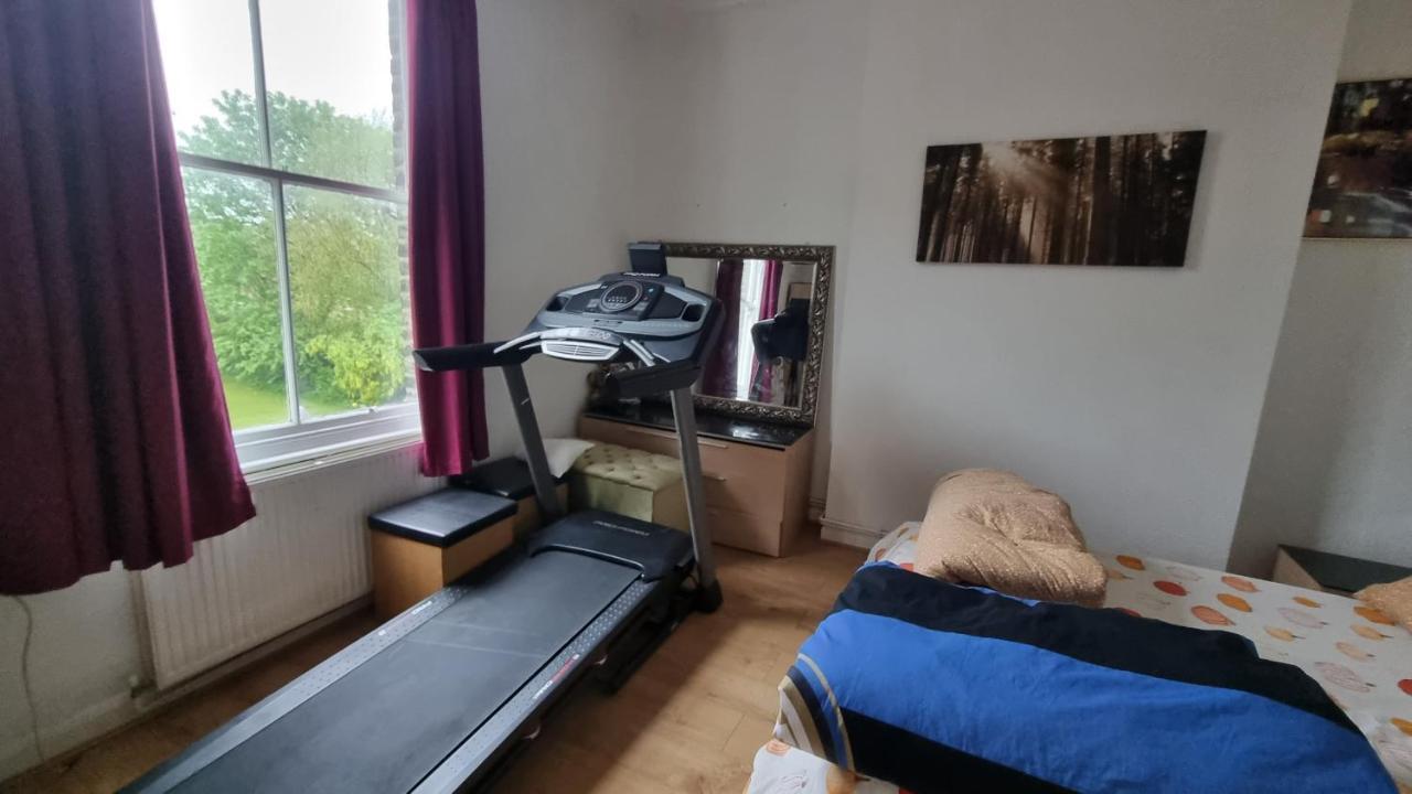 Extra Large One Bedroom Flat With Parking * London