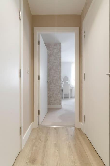 Apartamento Lovely En-suite Flat With Balcony And Parking. *