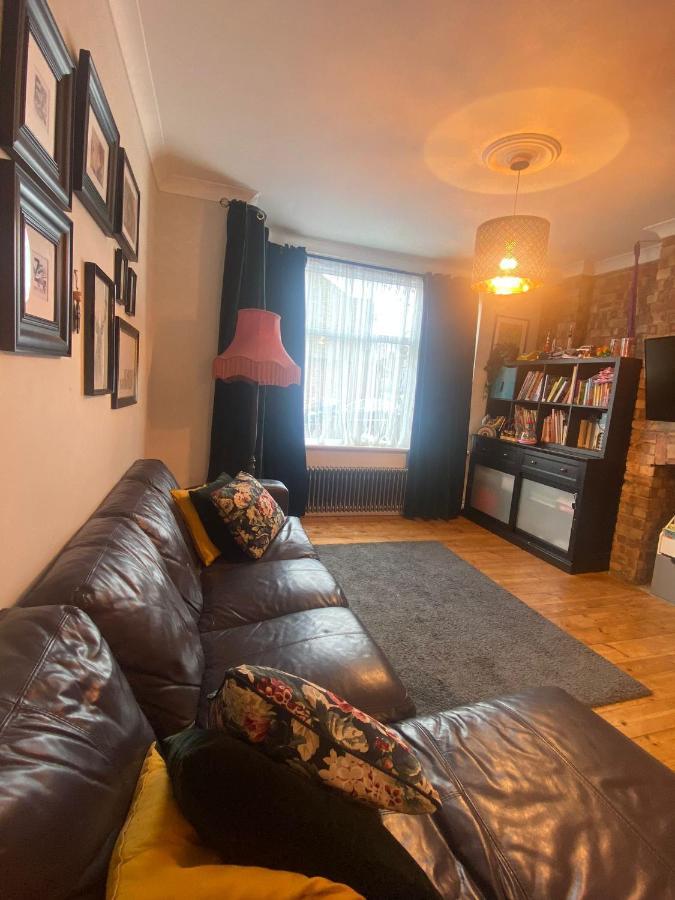Three Bedroom Family With Garden In Walthamstow