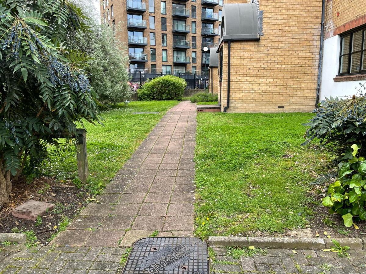 Surrey Docks Se16 Near Canada Water N Easy Access Canary Wharf Apartment