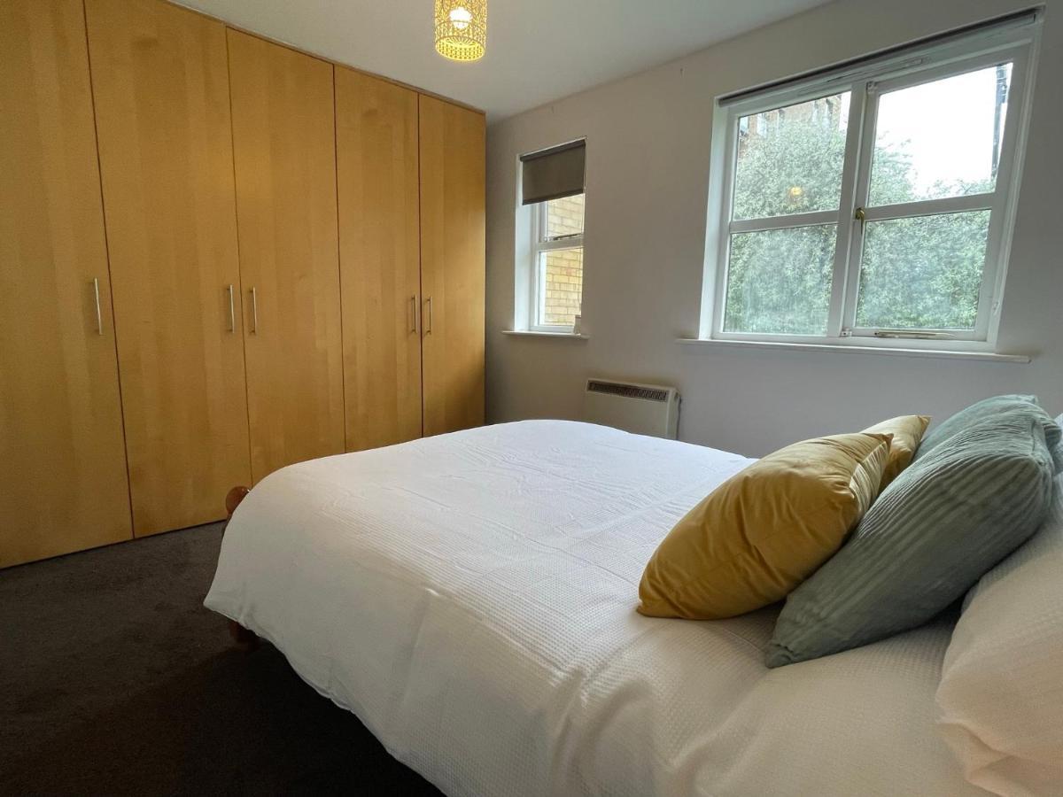 Surrey Docks Se16 Near Canada Water N Easy Access Canary Wharf London