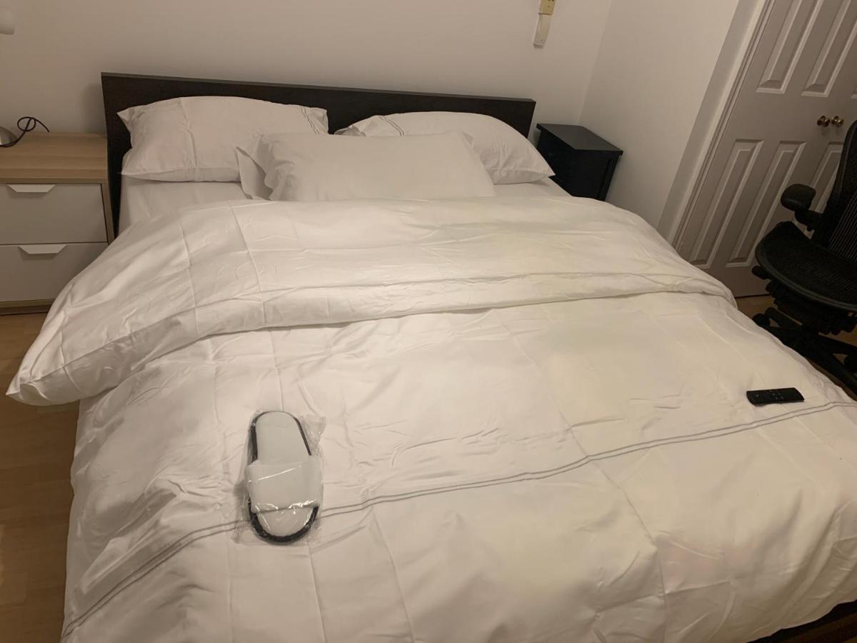 Lovely Room, Free Parking In Private Gated Place London