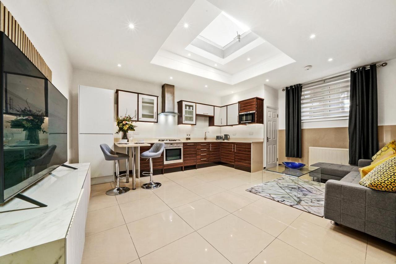 Baker Street Apartment London
