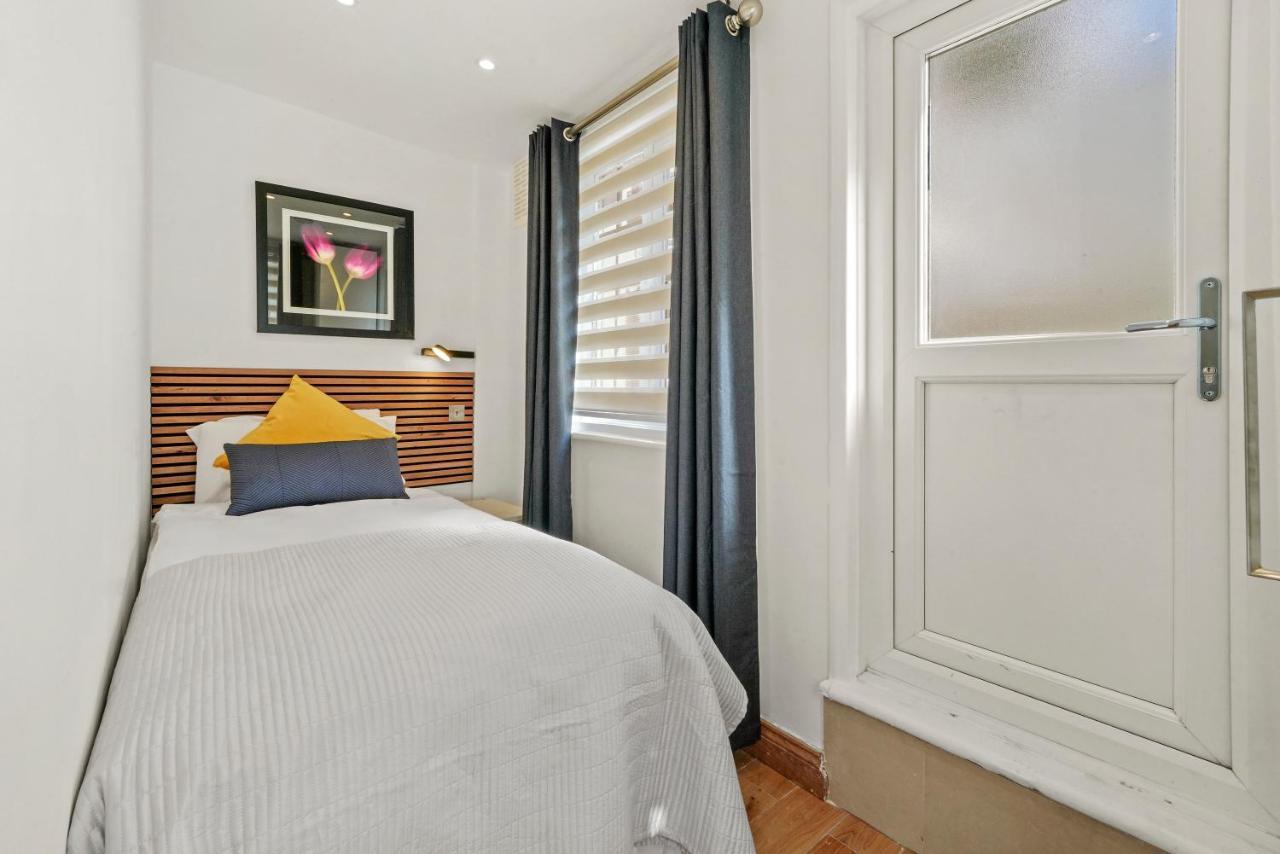 Baker Street Apartment