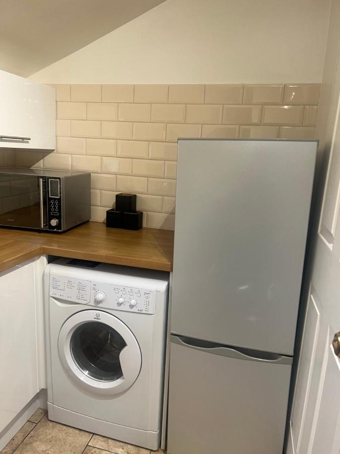 Large Modern Studio Flat Apartment London