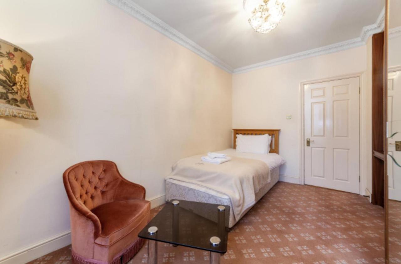 Apartamento Large 3 Bed In Kensington Gardens Londres