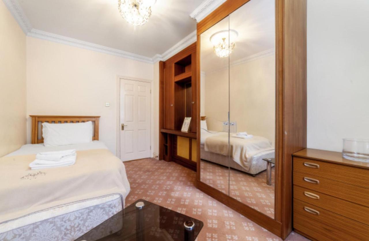 Apartamento Large 3 Bed In Kensington Gardens *