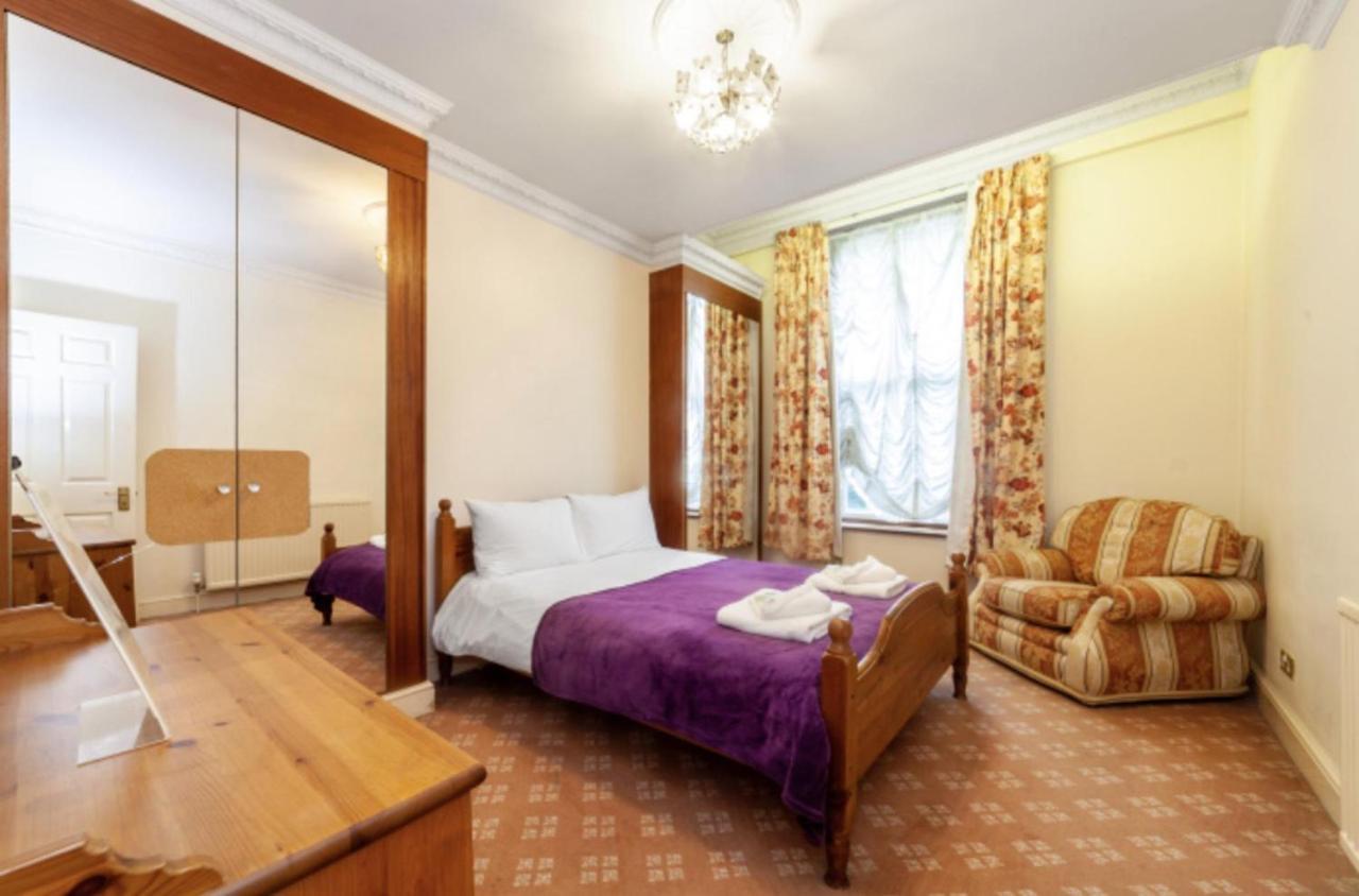Apartamento Large 3 Bed In Kensington Gardens Londres