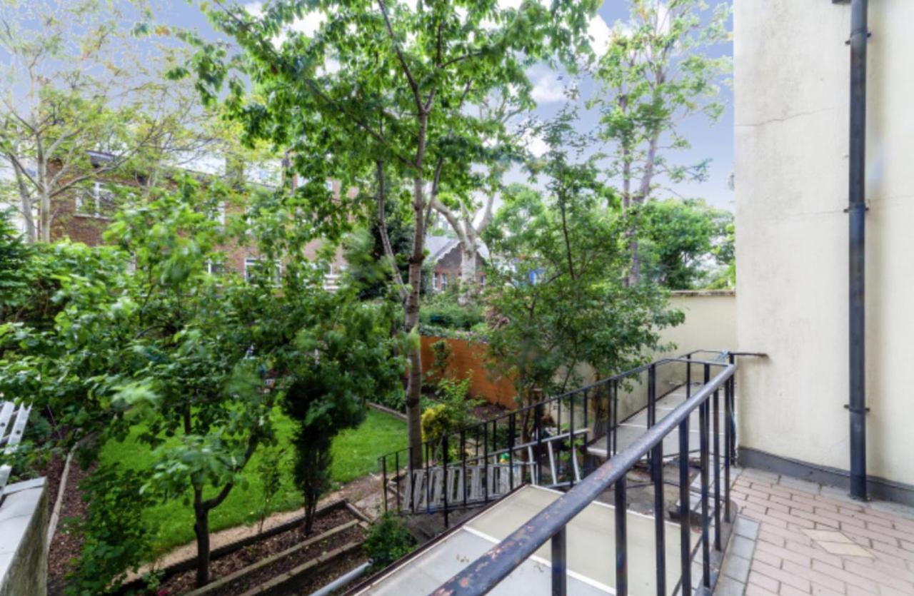 Large 3 Bed In Kensington Gardens Apartamento