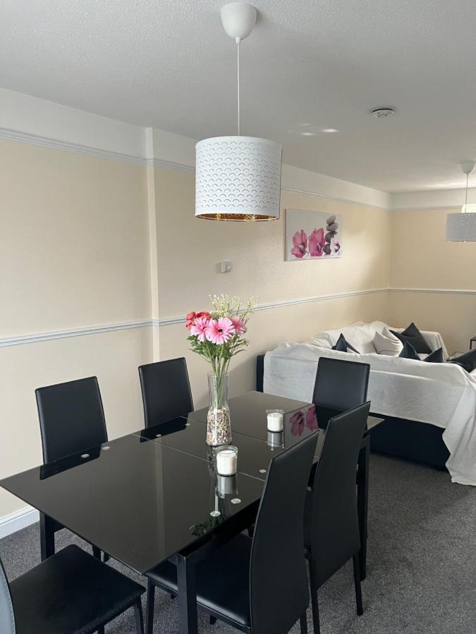 Stunning 3 Bedroom Property- Large *
