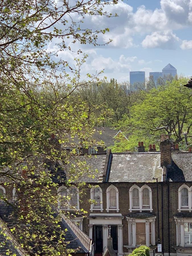 Lovely In Victoria Park Village