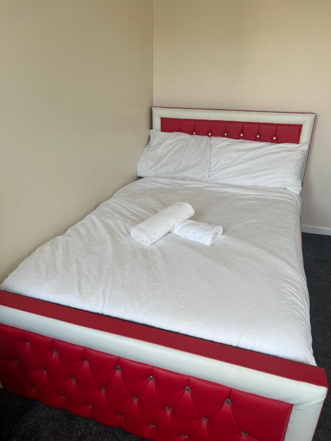 Stunning 3 Bedroom Property- Large *