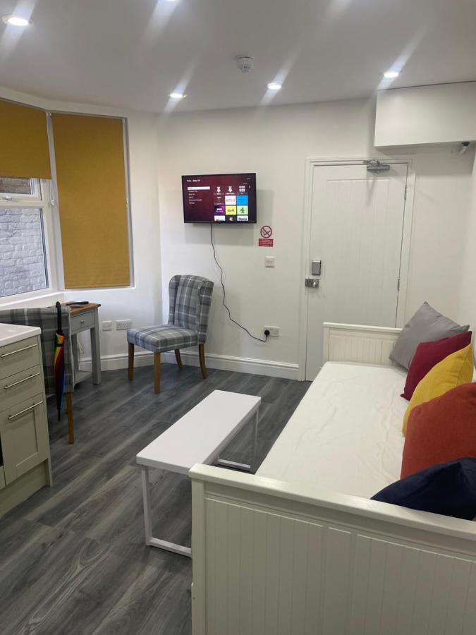 East Self Check In Apartment