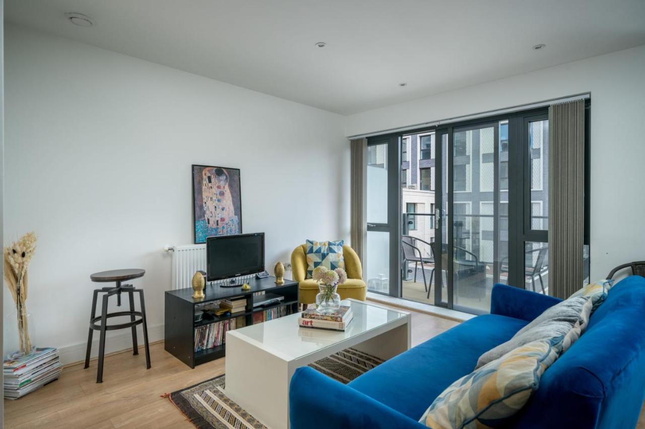Trustay Wandsworth * London