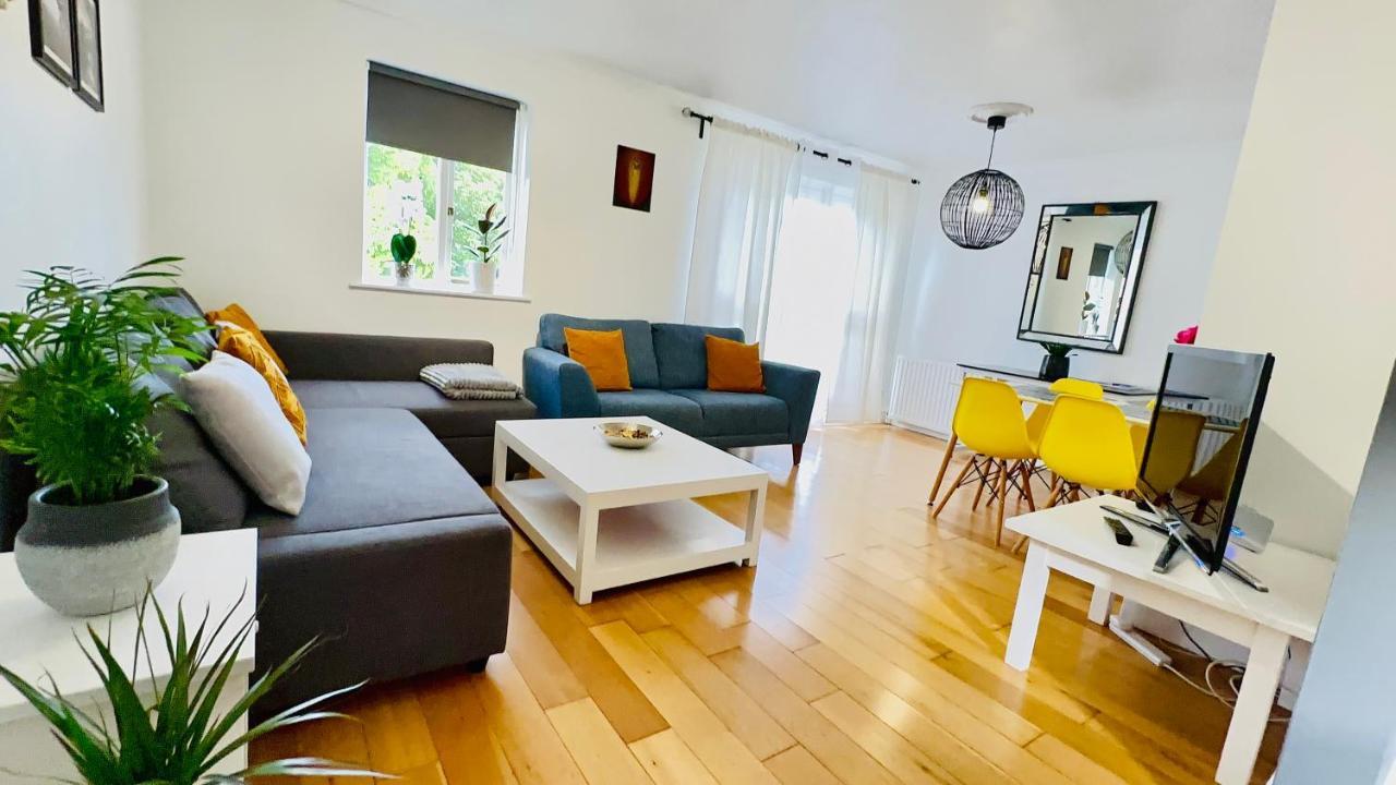 Canal View House: Of Oasis Apartment *