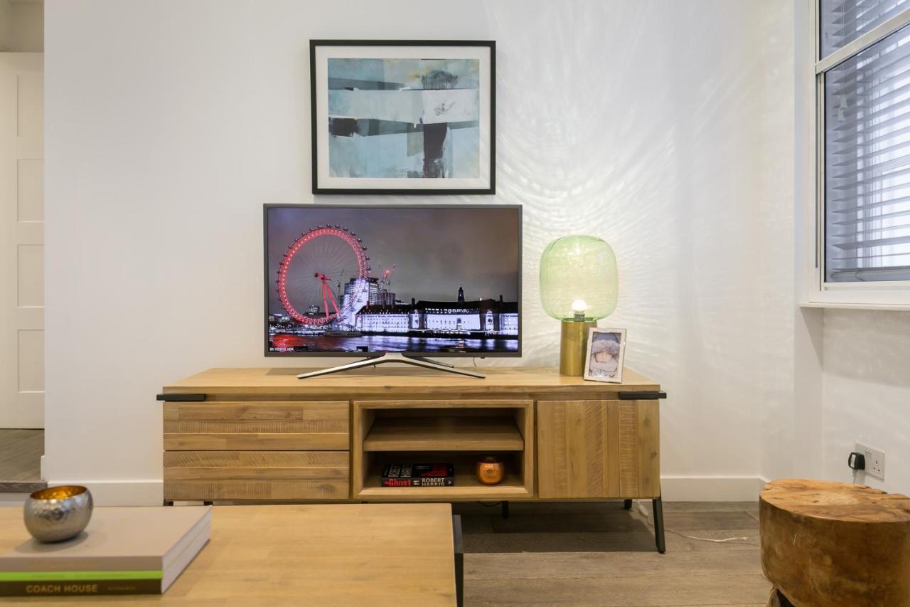 Urban Chic - Rathbone * London