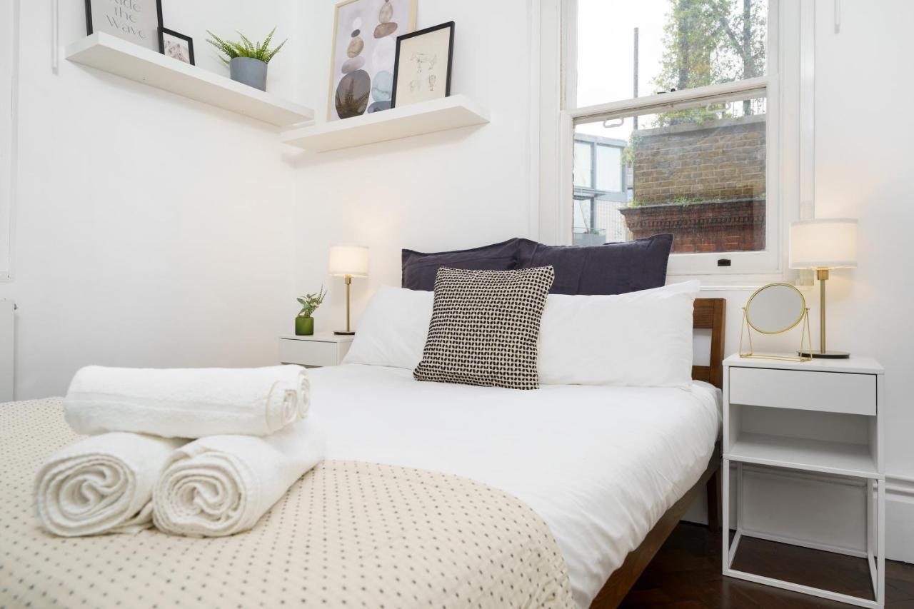 Huge & 3 Bedr, 4 Beds, Covent Gdn Apartment