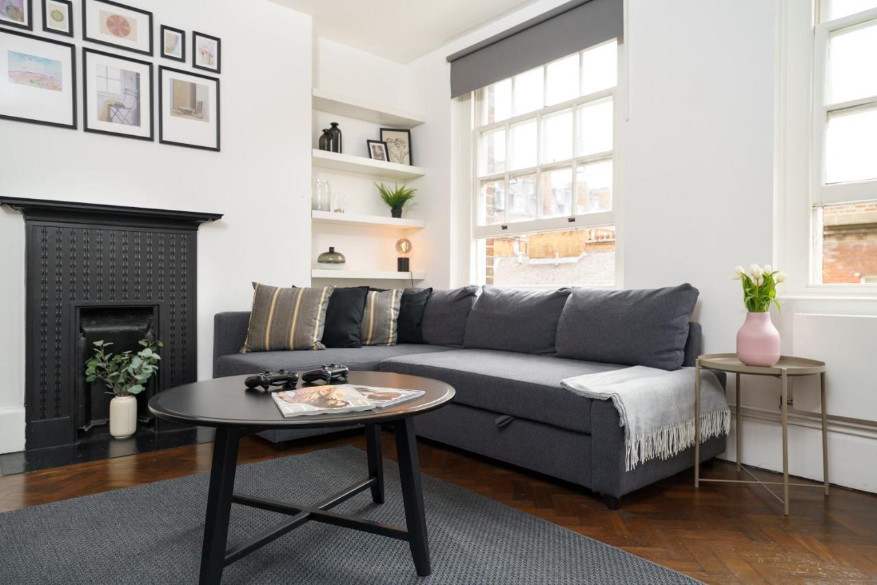 Huge & 3 Bedr, 4 Beds, Covent Gdn Apartment London
