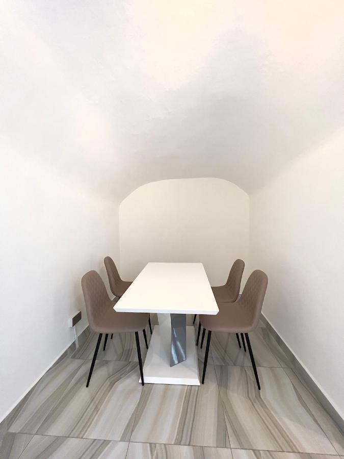 Apartment The Beverley - Victoria London