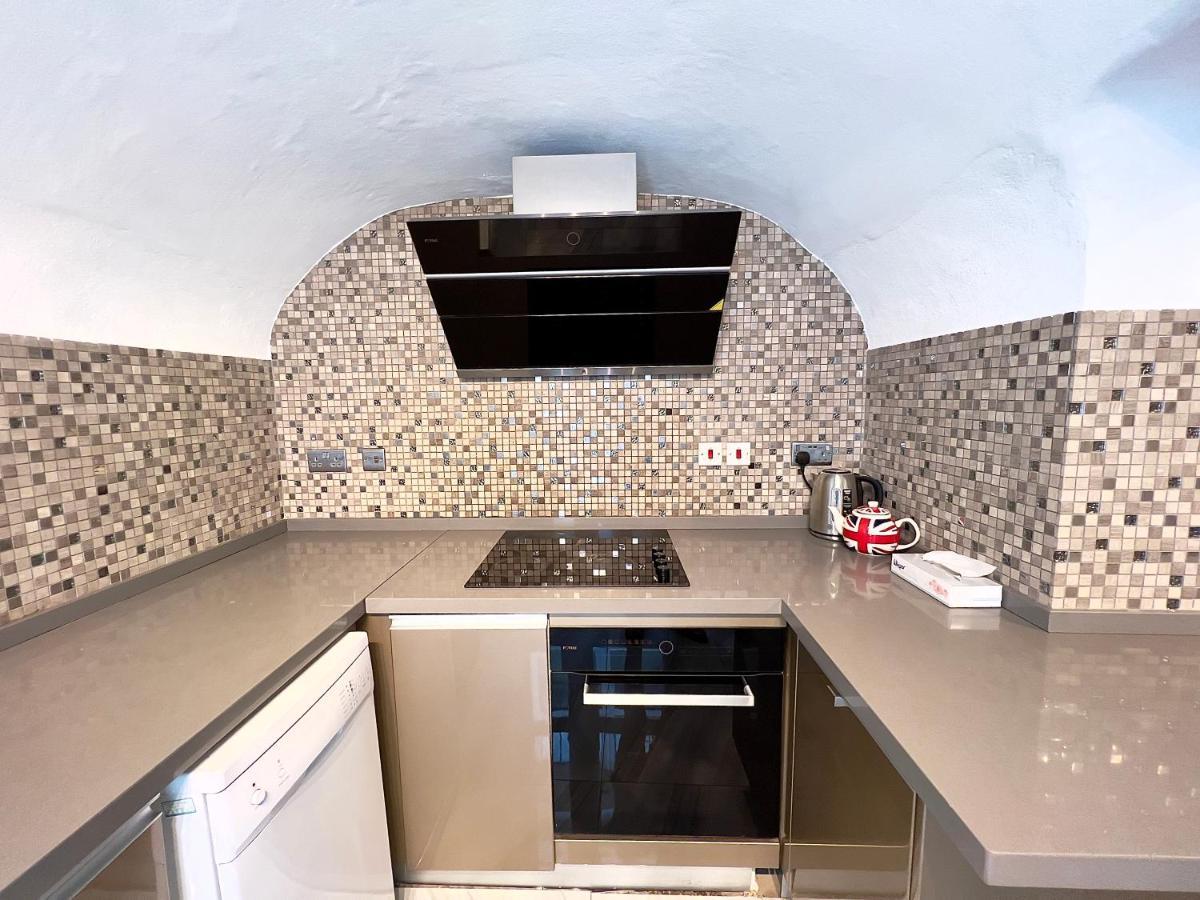 The Beverley - Victoria Apartment London