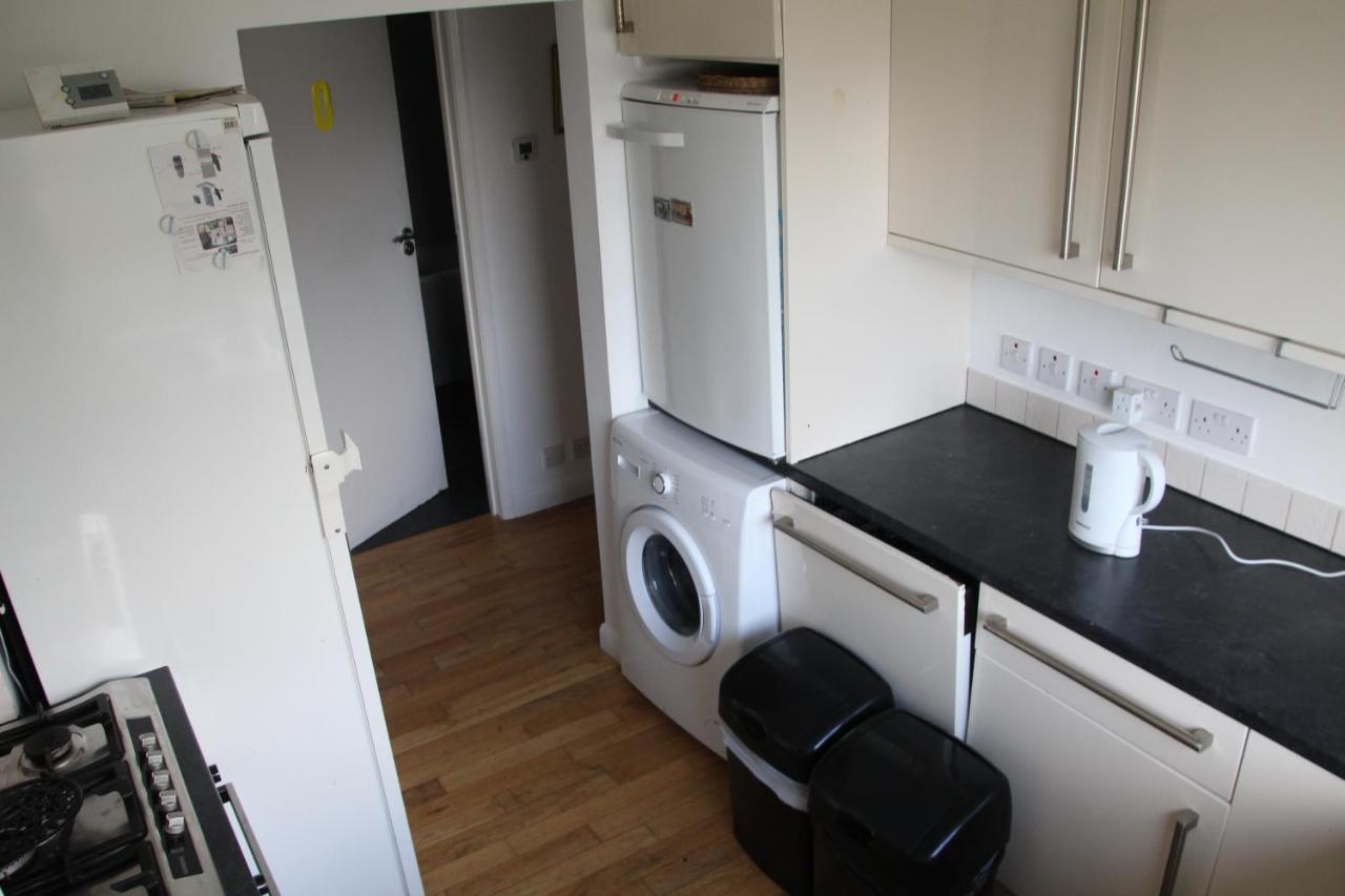 Homestay Comfortable Single Bed Garden View London