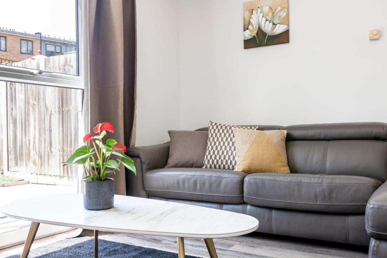 Bright 2 Bdr House Wgarden & Parking, Greenwich Apartment