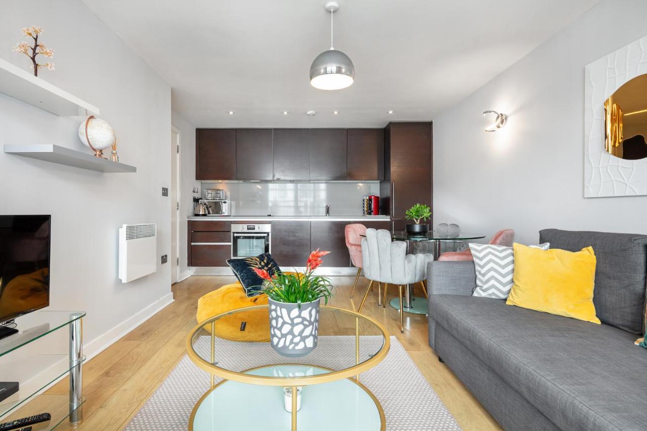 Stunning With Underground Parking! * Londres