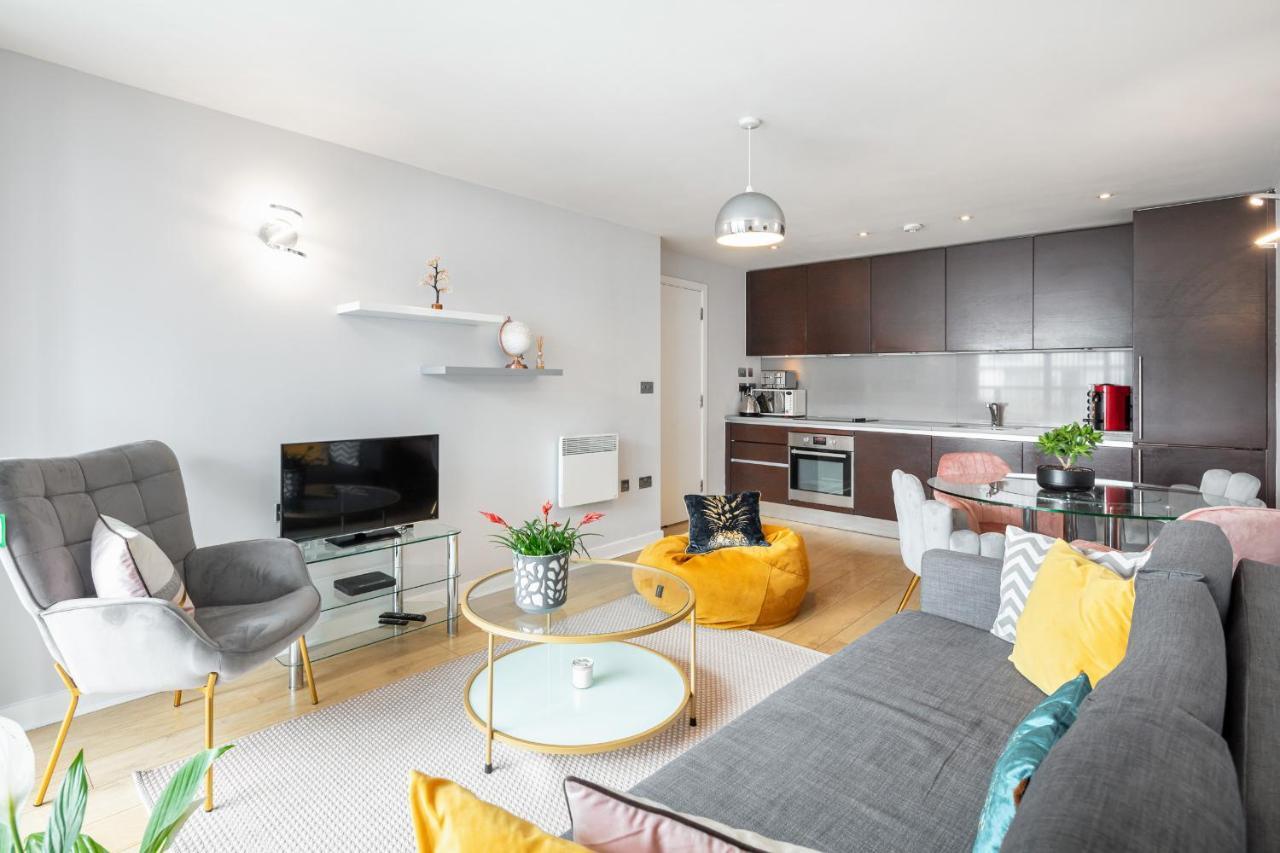 Stunning With Underground Parking! * Londres