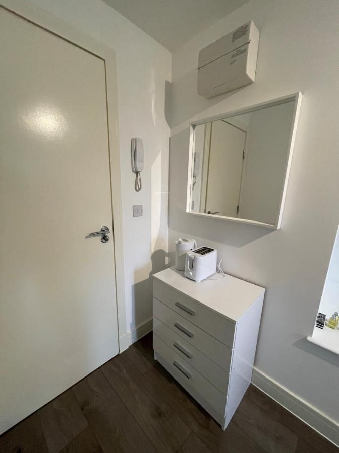 Letzi Private En-suite Near Wembley Homestay *